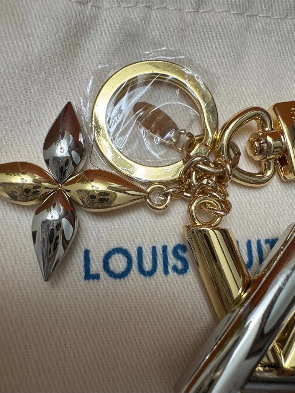 Louis Vuitton New Wave Two-Tone Gold & Silver LV Bag Charm Key Holder NIB - Picture 4 of 11